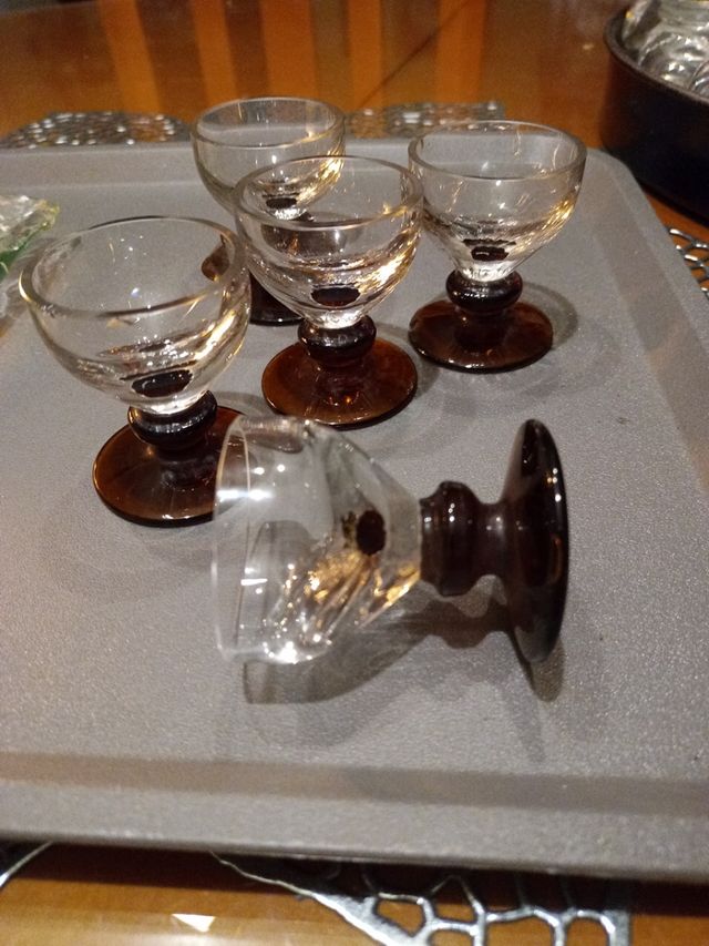 Copas antiguas de licor