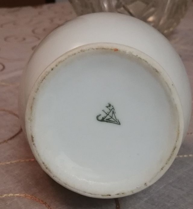 Jarra cerámica decorativa.