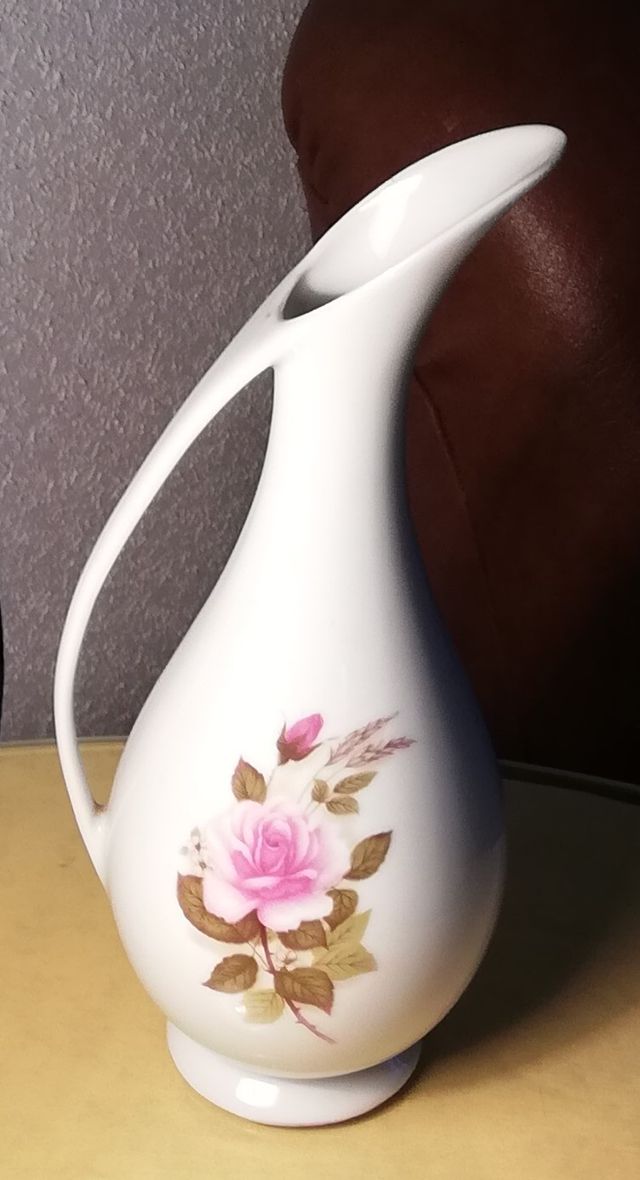 Jarra cerámica decorativa.