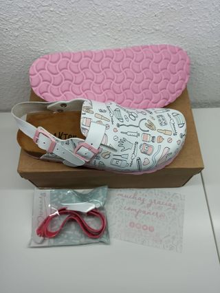Zuecos nuevos enfermereando de segunda mano por 45 EUR en Lorca en WALLAPOP