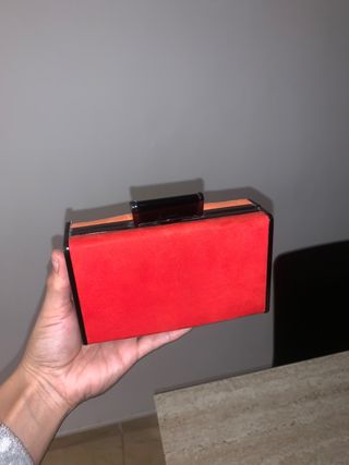 Clutch Zara de segunda mano por 15 EUR en El Campillo del Moro en WALLAPOP