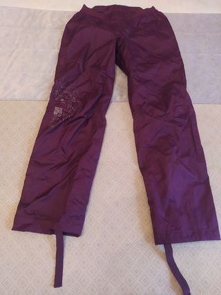 Pantalones impermeables niños Quechua de segunda mano por 12 EUR en Urioste  en WALLAPOP