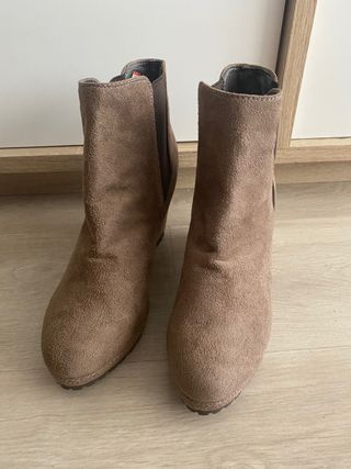 Botines Tacón 052620 Marrones Con Bordado De Triangulo Mustang | Querol