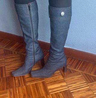 Botas altas de tela vaquera. de segunda mano por 8 EUR en As Trabancas en  WALLAPOP