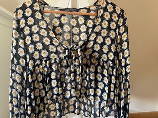 Blusa margaritas Zara de segunda mano por 6 EUR en Torrejón de Ardoz en  WALLAPOP