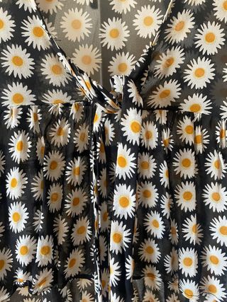 Blusa margaritas Zara de segunda mano por 6 EUR en Torrejón de Ardoz en  WALLAPOP