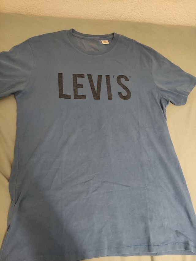 camiseta azul de Levi's
