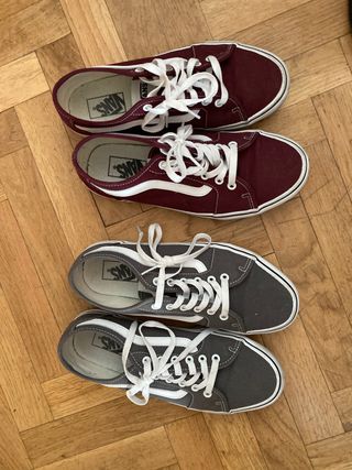 vans grises y granates