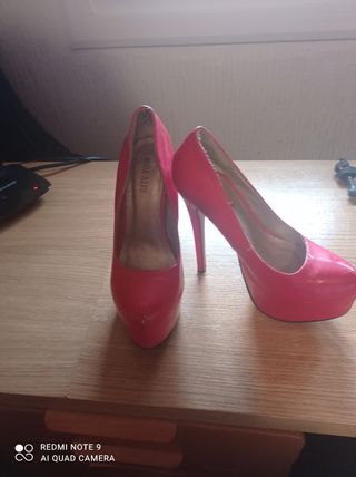 Zapatos fiesta granate de segunda mano por 8 EUR en Bilbao en WALLAPOP