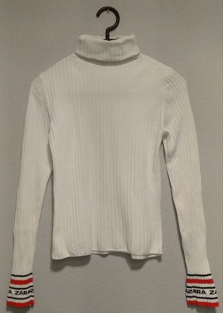 Camiseta cuello vuelto Zara Knit de segunda mano por 4 EUR en Pontedeume en  WALLAPOP