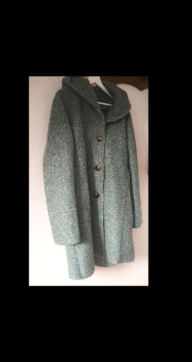 Abrigo verde agua con capucha