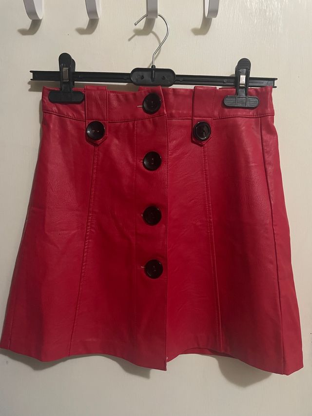 Gonna eco-pelle rossa con bottoni