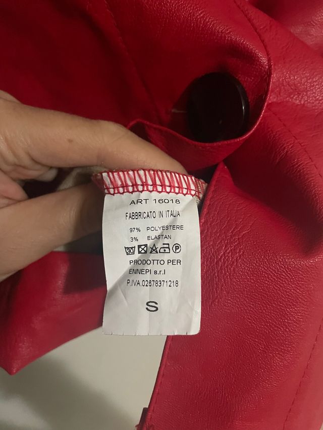 Gonna eco-pelle rossa con bottoni