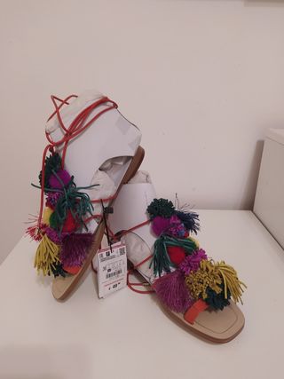 SANDALIAS ZARA de segunda mano por 25 EUR en Barcelona en WALLAPOP