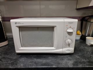 Microondas Daewoo KOG-3705 con Grill de segunda mano por 30 EUR en  Fuenlabrada en WALLAPOP