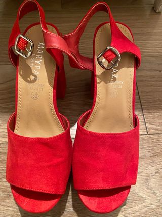 Sandalias tacon rojas con plataforma de segunda mano por 20 EUR en Madrid  en WALLAPOP