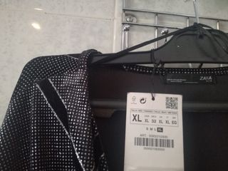 MONO TERCIOPELO NEGRO ZARA de segunda mano por 40 EUR en Guadalajara en  WALLAPOP