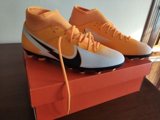 ZAPATILLAS NIKE MERCURIAL TACOS de segunda mano por 44 EUR en Fuente del  Maestre en WALLAPOP