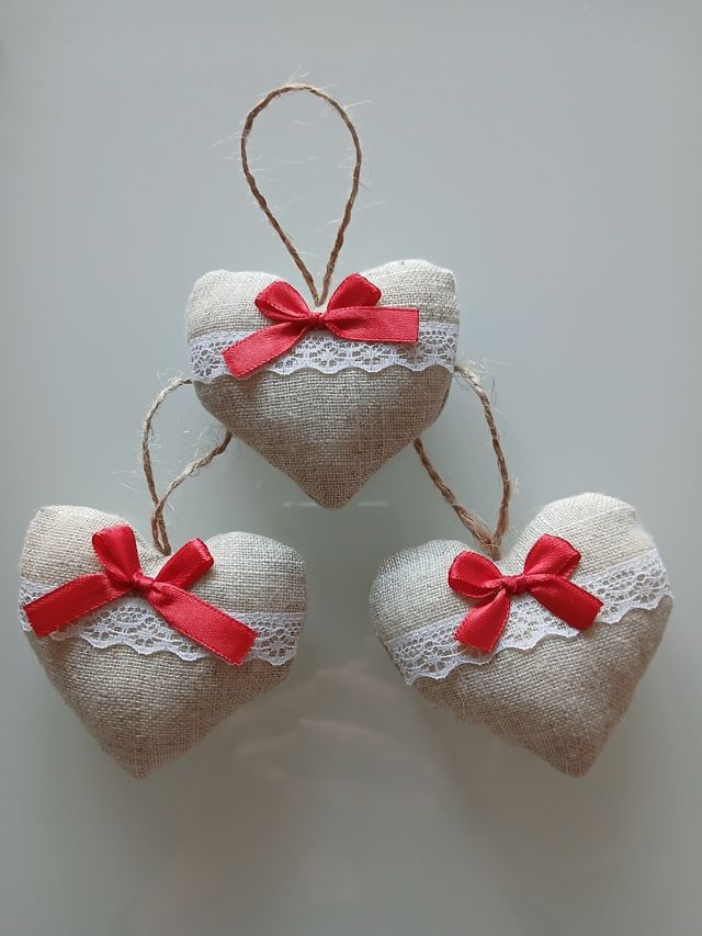 Decorazioni natalizie 3 cuori beige con pizzo