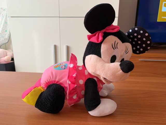 Minnie que gatea