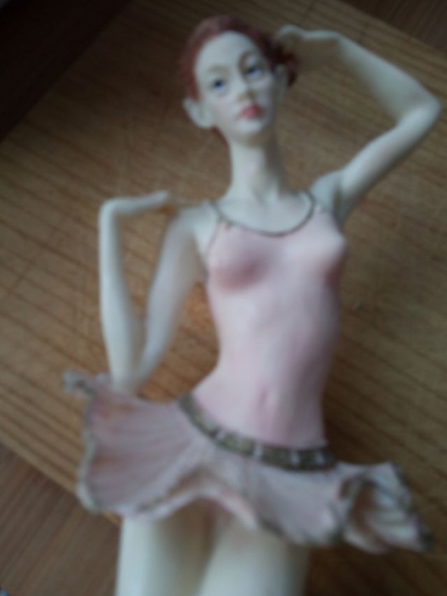 bailarina de balet, de marmolina pintada con color