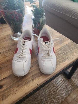 Deportivas Nike Cortez talla 40 unisex de segunda mano por 35 EUR en Madrid  en WALLAPOP