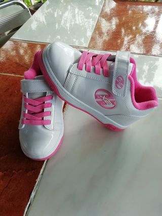 Zapatillas con Ruedas Heelys X2 talla 32 de segunda mano por 27,5 EUR en  Palomeque en WALLAPOP