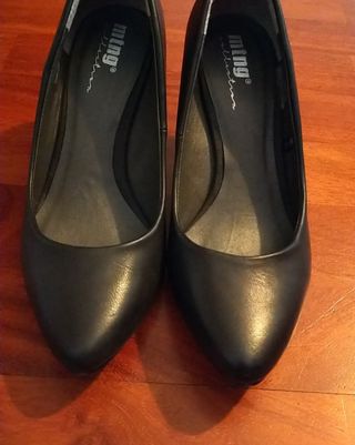 Zapatos Tacón Mustang de segunda mano por 8 EUR en Cornellà de Llobregat en  WALLAPOP