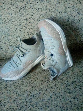 Zapatos Tarmak 40,5 de segunda mano por 15 EUR en Palafrugell en WALLAPOP