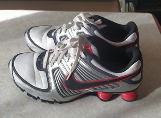 Nike shox originales Talla 44 con su caja original de segunda mano por 40  EUR en Jerez de la Frontera en WALLAPOP