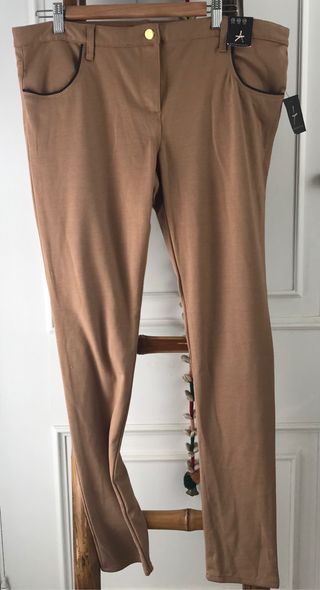 Pantalón Primark de segunda mano por 7 EUR en Mijas en WALLAPOP