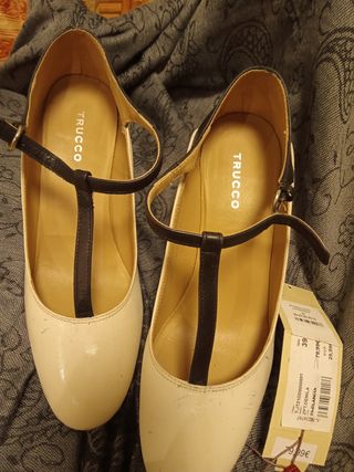 Tacones marca Trucco de segunda mano por 10 EUR en O Burgo en WALLAPOP