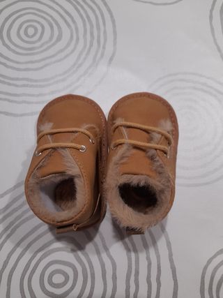 Zapatos sin suela para bebé de segunda mano por 8 EUR en Alcasser en  WALLAPOP