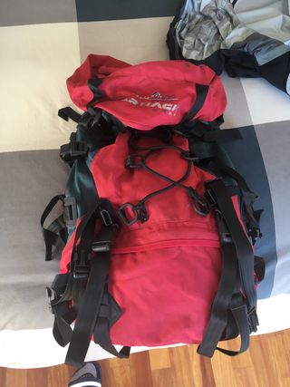 Mochila travesía de montaña de segunda mano por 45 EUR en Villares de la  Reina en WALLAPOP