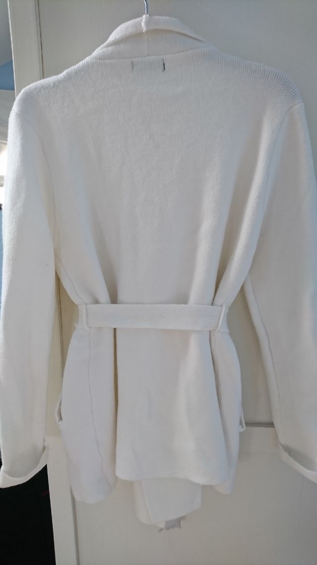 Chaqueta de punto con cinturón