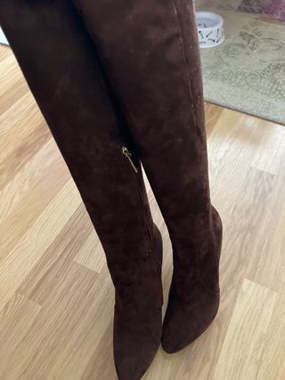 Botas altas Carolina Herrera de segunda mano por 350 EUR en Santiago y  Zaraiche en WALLAPOP