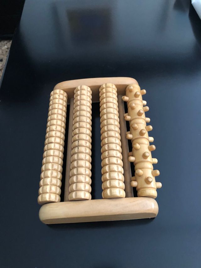 Masajeador de madera pies