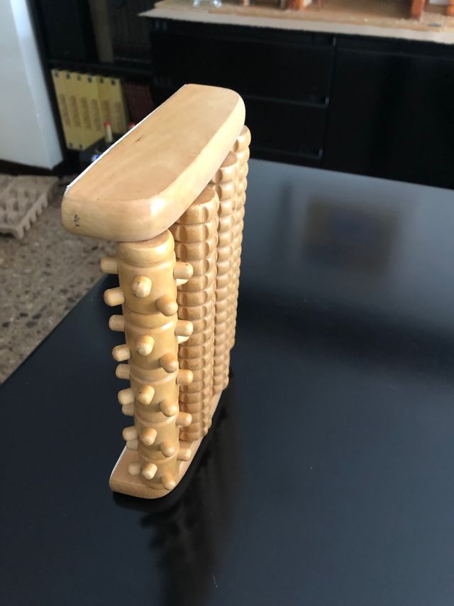 Masajeador de madera pies