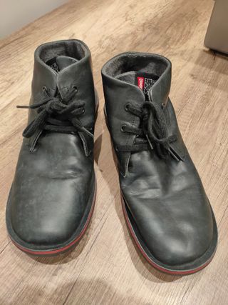 Botines Camper hombre talla 45 de segunda mano por 40 EUR en A Virxe do  Camiño en WALLAPOP