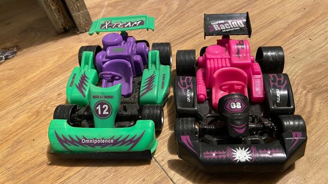 2 karts de juguete