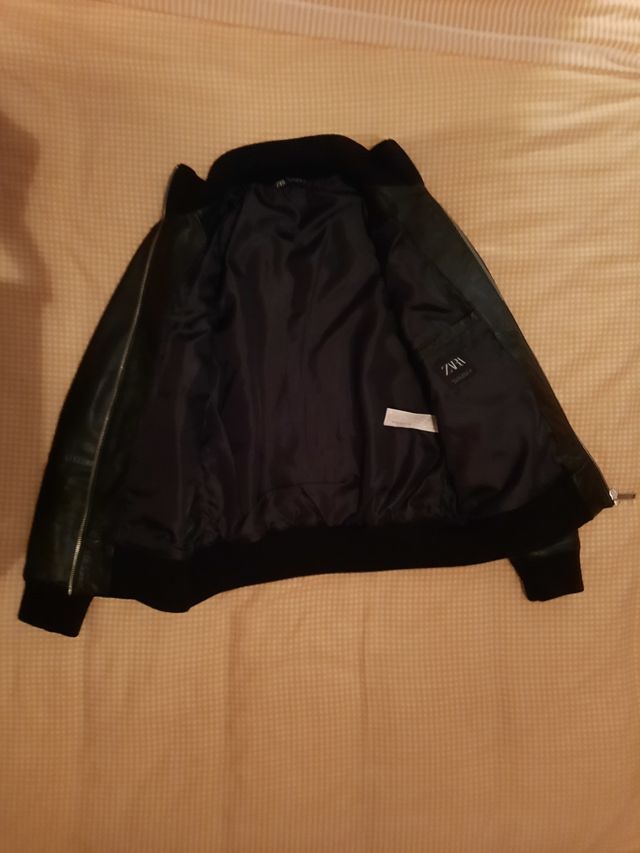 Cazadora de piel Zara L