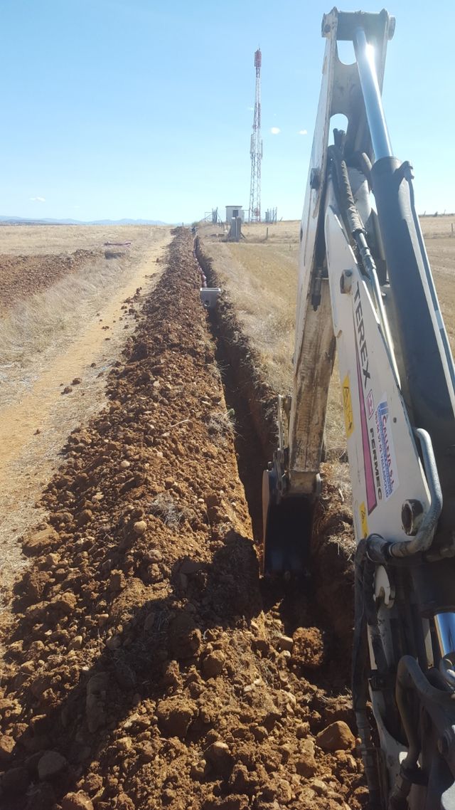 Trabajos con retroexcavadora  mixta