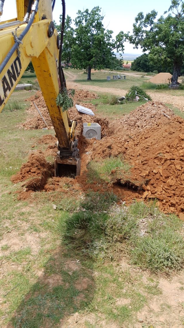 Trabajos con retroexcavadora  mixta