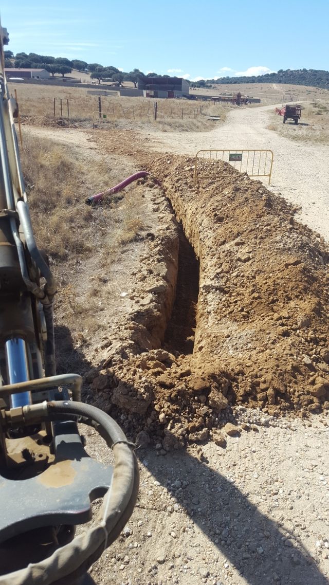 Trabajos con retroexcavadora  mixta