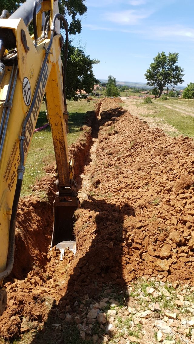 Trabajos con retroexcavadora  mixta