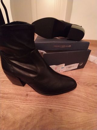 BOTINES PEDRO MIRALLES NUEVOS camperos negros de segunda mano por 69 EUR en  Guadalajara en WALLAPOP