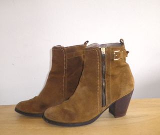 BOTINES CAMPEROS PIEL MS Elx. Nº40 de segunda mano por 25 EUR en  Cimadevilla en WALLAPOP