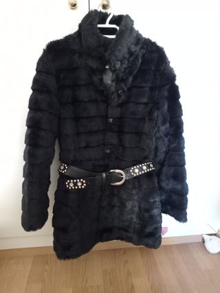 ABRIGO PELO SINTÉTICO FORMULA JOVEN de segunda mano por 20 EUR en Valencia  en WALLAPOP