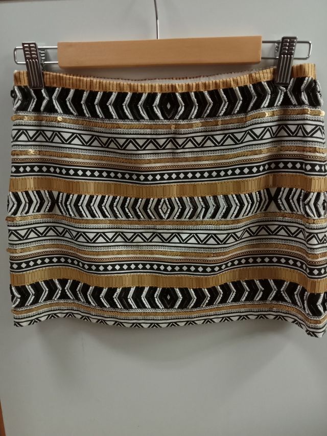 Mini falda pedrería blanca, negra y dorada