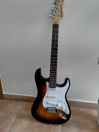 Guitarra Eléctrica Stratocaster Encore E6 de segunda mano por 130 EUR en  Colmenar Viejo en WALLAPOP
